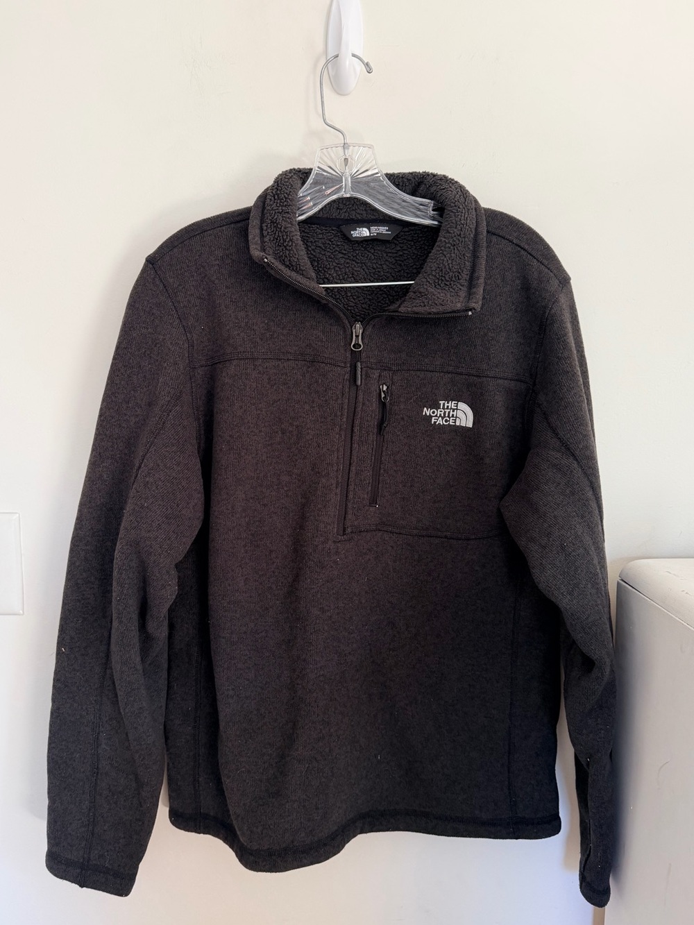 The North Face men’s Gordon Lyons Quarter Zip Sweater Fleece Pullover black